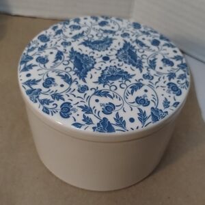 Elegant Blue/White Floral Ceramic Trinket Box